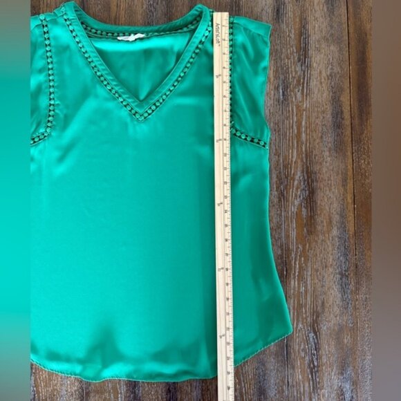 41 Hawthorn Women’s Emerald Green Sleeveless V-Neck Blouse Size M - Picture 5 of 8